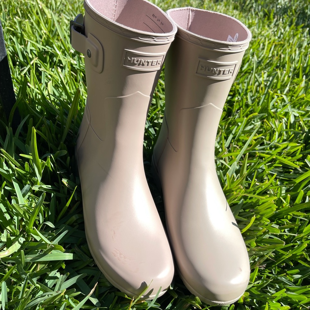 - Hunter boots mid calf light gray Sz 9 new no box